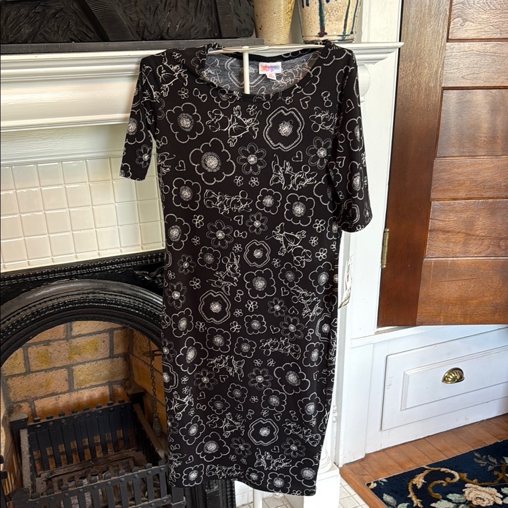 LuLaRoe X Disney Dress in Black Floral and Minnie Mouse. NWT .